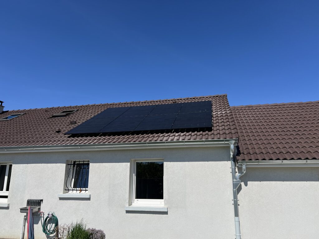 Installation de panneaux solaires photovoltaïques - SLC charpente